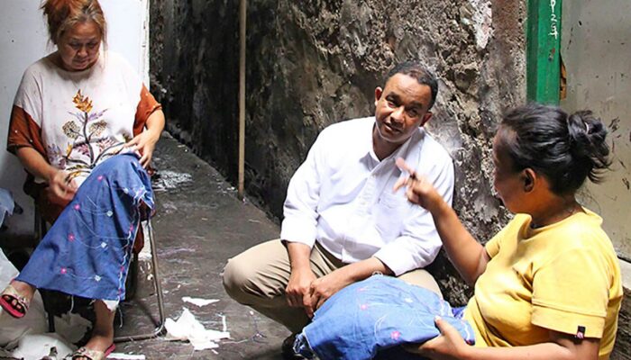 Anies Baswedan Sapa Hangat Warga Maphar