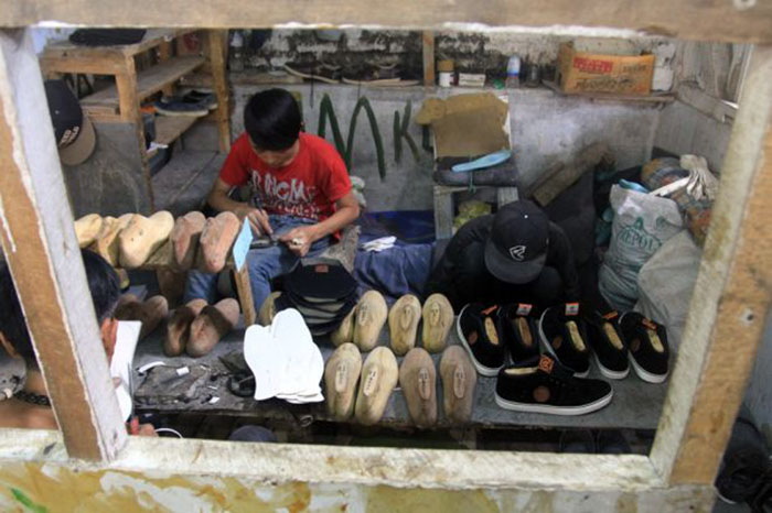 Home Industri Cibaduyut Gulung Tikar