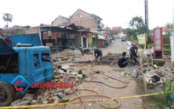 Jembatan Cipanawar Direhab, Warga Terpaksa Putar Arah