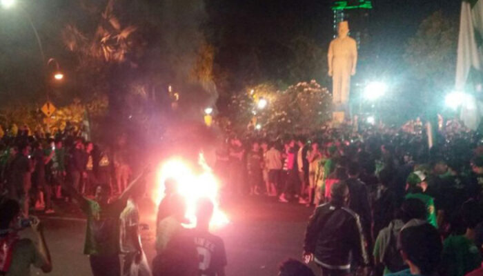Nasib Persebaya Tidak Dibahas dalam Kongres PSSI, Bonek Marah di Media Sosial Hingga Bakar Ban