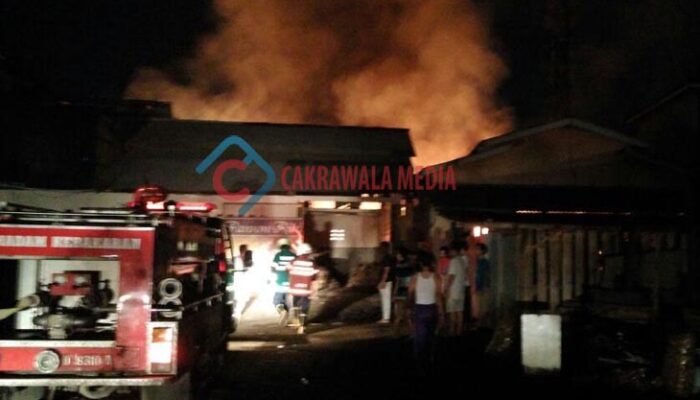 Pabrik Keripik Terbakar, Kerugian Ditaksir Ratusan Juta