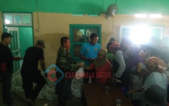 Peduli Bencana Banjir Bandang, Karang Taruna Desa Putrapinggan Bagikan 197 Paket Sembako