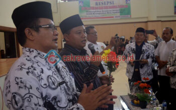 Oow..Ada Pekik Dukung Uu Di Hari Guru…