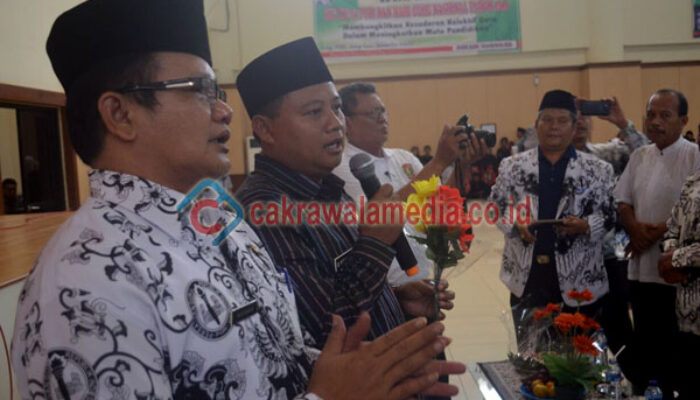 Oow..Ada Pekik Dukung Uu Di Hari Guru…