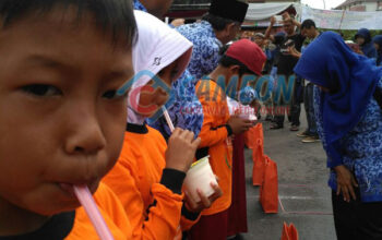 Wabup Ade Sugianto ” Ayo Biasakan Minum Susu Biar Sehat “