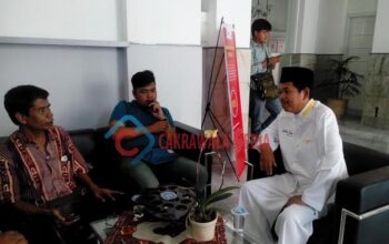 Dedi Mulyadi Jenguk Bayi Kembar Siam Devina-Devani