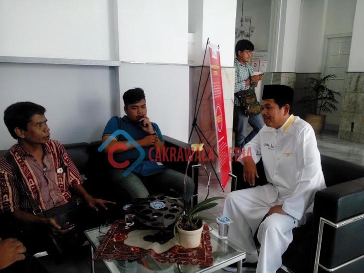 Dedi Mulyadi Jenguk Bayi Kembar Siam Devina-Devani