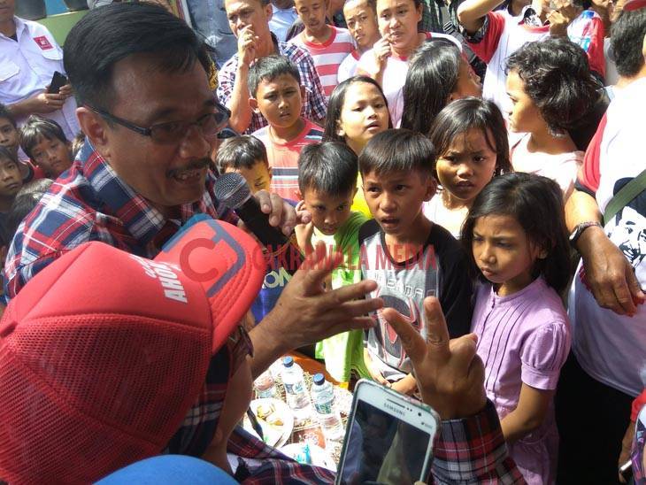 Djarot Selalu Pasang Badan Saat Ahok Absen