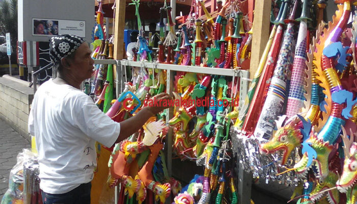 Maraknya Bisnis Terompet di Akhir Tahun