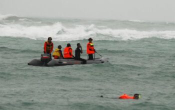 Tiga Mahasiswa Itenas Hilang Terseret Arus Pantai Batununggul