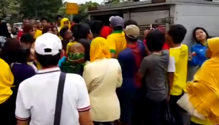 Yang Terjadi di Aksi 412; Anggota DPR dari Golkar Dipukul Temannya, Taman Rusak, dan Massa Bayaran