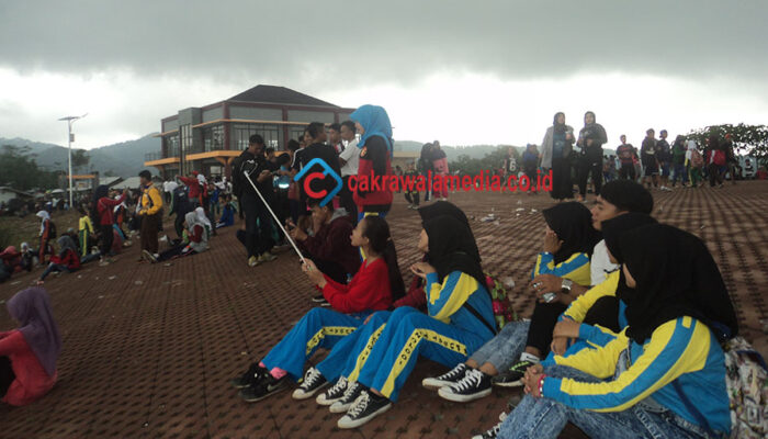 Asyiknya Selfie di Venue Gantole Bekas PON 2016