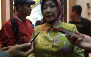 Atty Suharti Menyapa Pendukungnya Melalui Surat