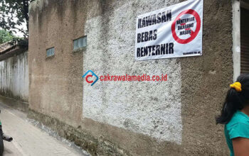 Geram Keberadaan Rentenir, Warga Kelurahan Citeureup Cimahi Tempel Spanduk Larangan