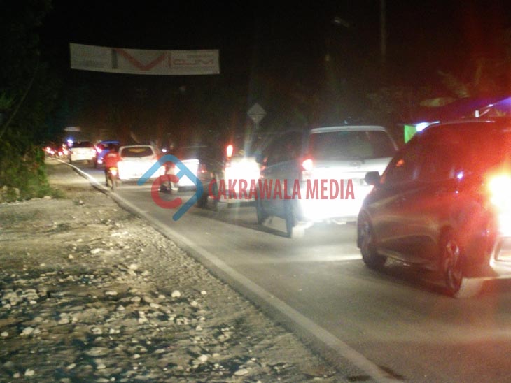 Kemacetan Panjang Juga Terjadi Diperapatan Cikembulan Hingga Sukaresik