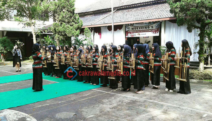 Kenalkan Angklung dan Arumba ke Mancanegara