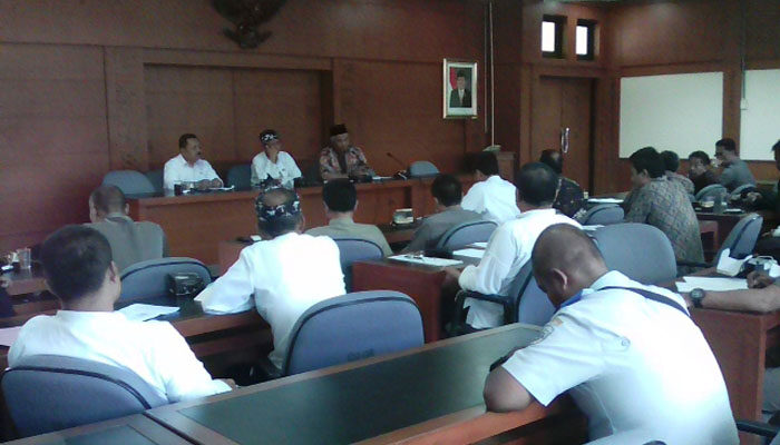 Ketua Komisi ll Minta Dinas Koperindag Lebih Berani Tindak Minimarket yang Langgar Aturan