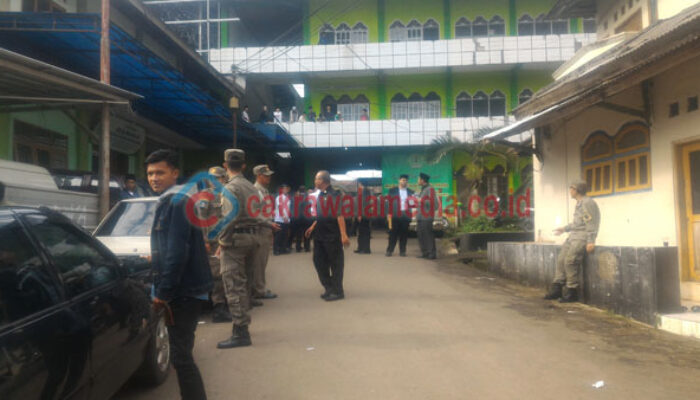 Lantik Pejabat Eselon IV di Pondok Pesantren, Bupati Bilang ”  Biar Lebih Hudanis “