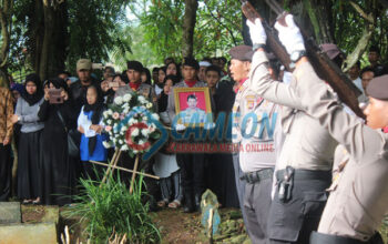 Tembakan Salvo Lepas Jenazah AKP Dadi Sadariah