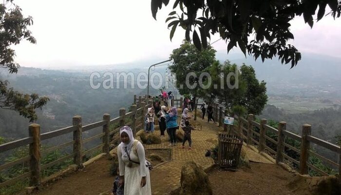 Manjakan Mata Di Tebing Keraton Cimenyan