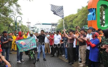 Peringatan HSN, Rahmat Keliling Indonesia untuk Pungut Sampah