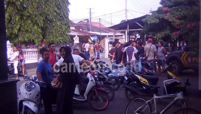 Ratusan Warga Geruduk Mapolsek Pangandaran