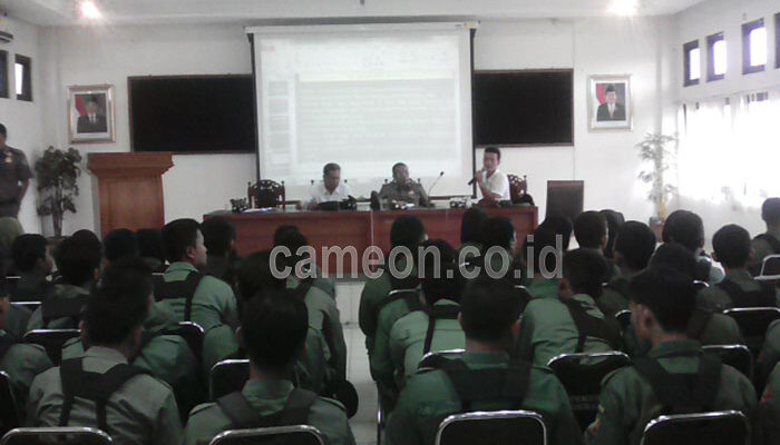 Satpol PP Berikan Pembekalan Bagi Anggota Linmas Baru