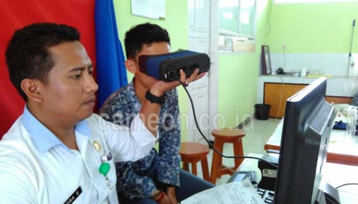 Disdukcapil KBB Lakukan Rekam Data E-KTP ke Sekolah
