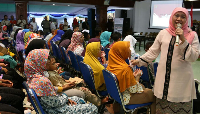 Khofifah, Instruksikan Pemerintah Desa Harus Aktif Sisir Masyarakat Miskin