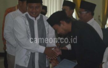 Memelas Dukungan Kiyai, Uu Gelontorkan Rp 6 juta ke 600 Pesantren