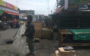 Penertiban Lapak PKL di Jalan Djulaeha Karmita