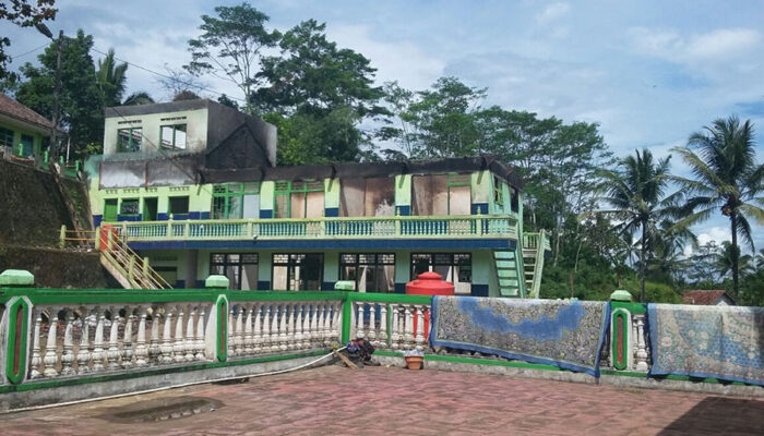 #Sedekahnasi Mengajak Bantu Pesantren Almuawanah