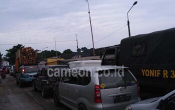 Terjebak Macet, Warga Pilih Jalur Alternatif Purbahayu-Sukahurip