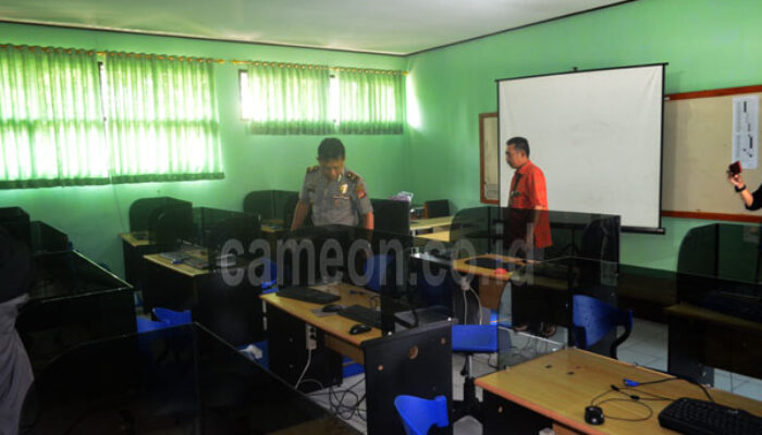 Jelang UN Puluhan Komputer SMA Jatiwaras, Digasak Pencuri