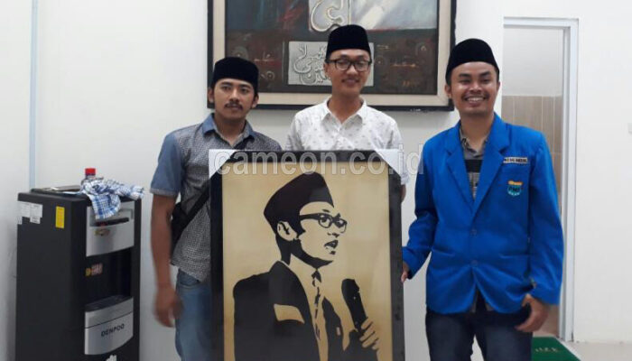 PMII Kabupaten Bandung  Persembahkan Lukisan untuk PB PMII