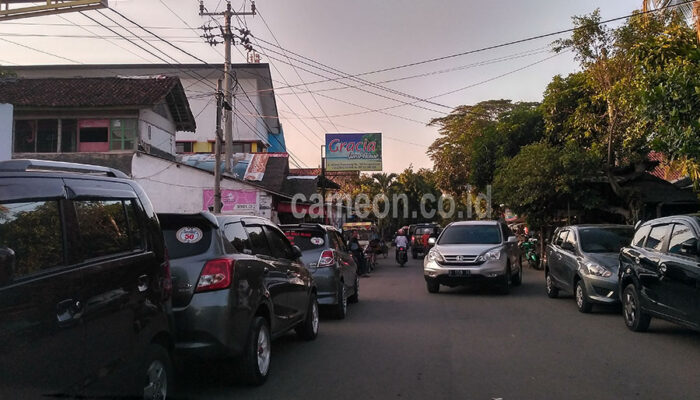 Parkir Kendaraan Sembarangan Bikin Kawasan Wisata Semrawut