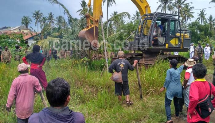 Pembongkaran Paksa Bangunan Liar di Pangandaran Berakhir Ricuh