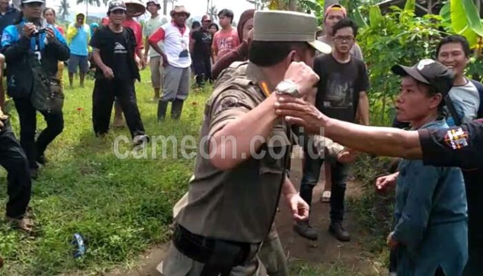 Ricuh, Kasatpol PP Nyaris Adu Jotos Dengan Warga