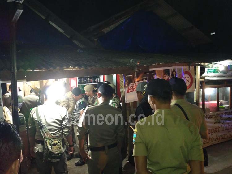 5 Remaja Dan 25 Botol Miras di Amankan Petugas Satpol PP Saat Razia Praja Wibawa