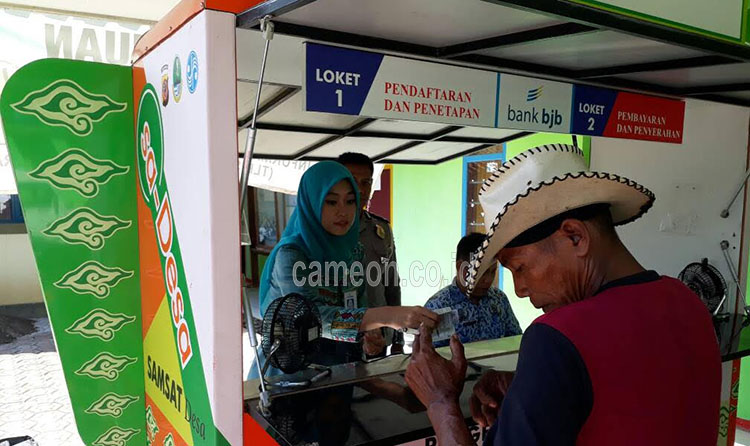 Hari Pertama Buka, Samsat Desa Ciganjeung Layani 37 Warga