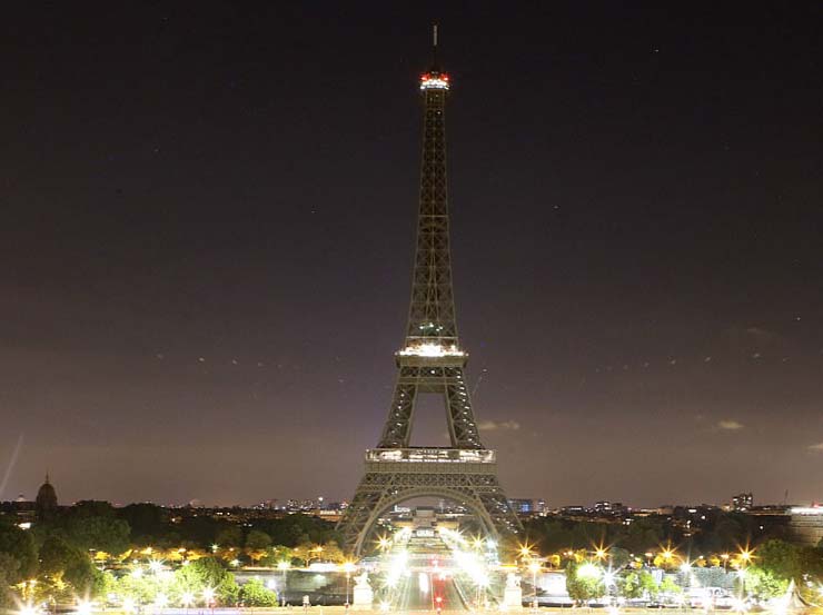 Ikut Perangi Aksi Teror, Lampu Menara Eiffel dimatikan