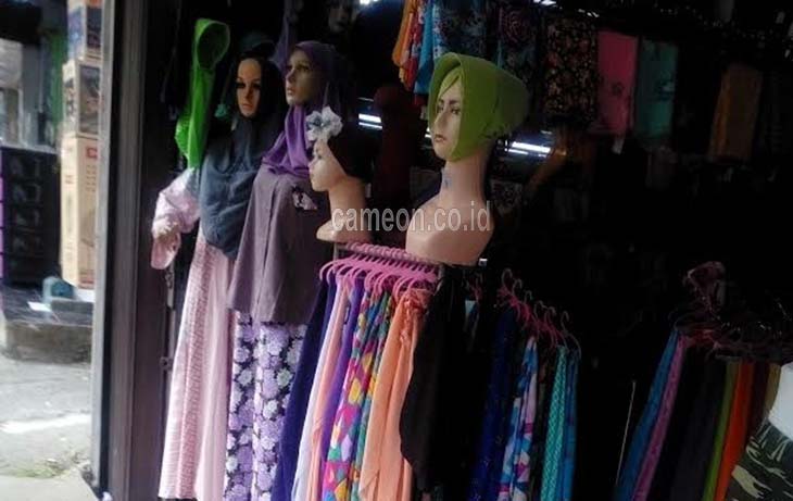 Jelang Awal Ramadhan, Penjual Kerudung dan Kopiah Belum Ada Peningkatan