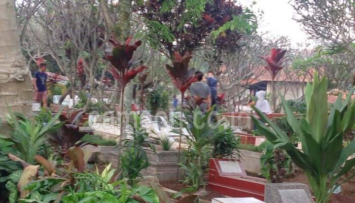 Kala Pemakaman Muslim di Cimahi Dibanjiri Peziarah