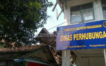 Karena Lapuk, Atap Kantor Dishub Pangandaran Roboh