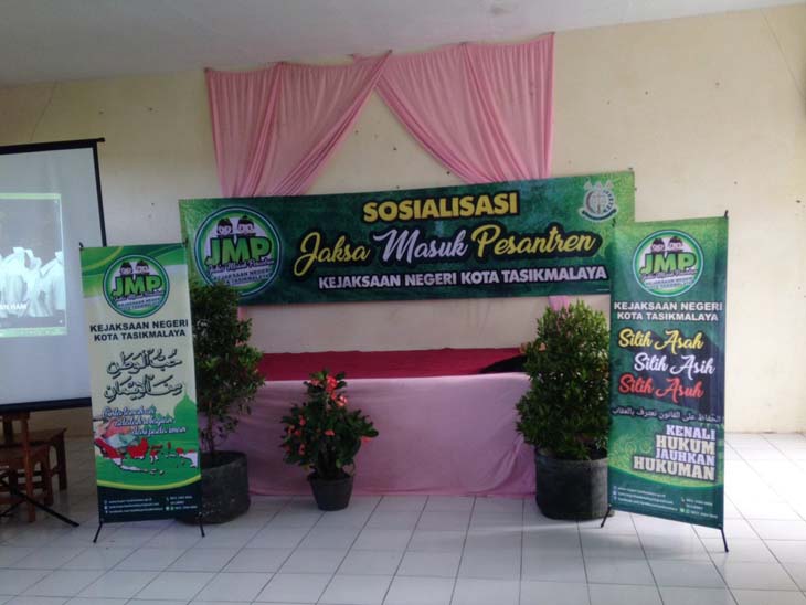 Kejati Jabar Programkan Jaksa Masuk Pesantren