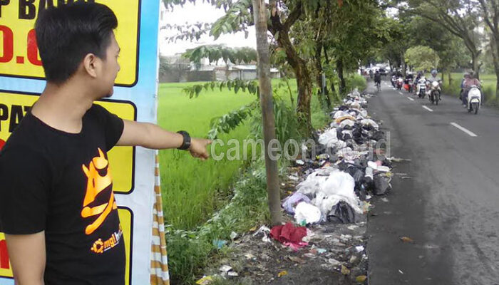 Perhatian Pemerintah Kurang, Warga Selaawi Keluhkan Sampah Berserakan di Pinggir Jalan
