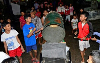 Puluhan Remaja Ngarak Bedug Bangunkan Warga Sahur