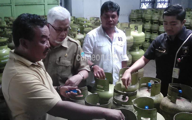 Sidak LPG 3 Kg, Petugas Gabungan Temukan Plastik Segel Asal Tempel