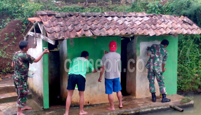 TNI Bantu Rakyat Dengan Program Sejuta Jamban Bersih