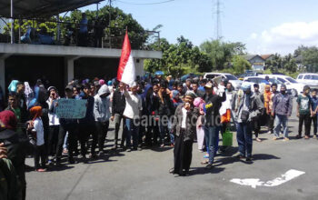 Warga Cilampahan Tagih Janji Perizinan Kandang Ayam